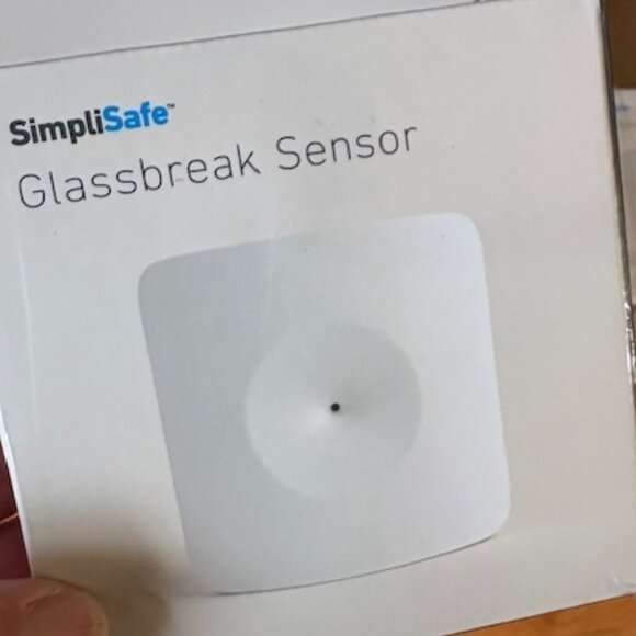 Brand New SimplSafe The Shield Complete 17 Piece Home Security System w Extras - Picture 3 of 5